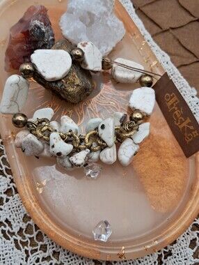 Treska NWT Genuine White Howlite & Goldtone Cluster Stretch Bracelet